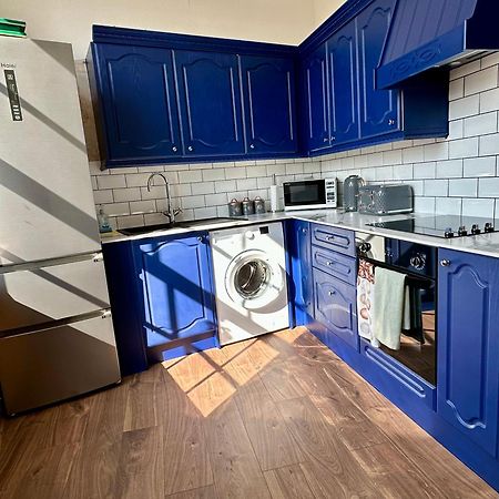 Heart Of Ayr: Elegant Townhouse In Central แอร์ ภายนอก รูปภาพ